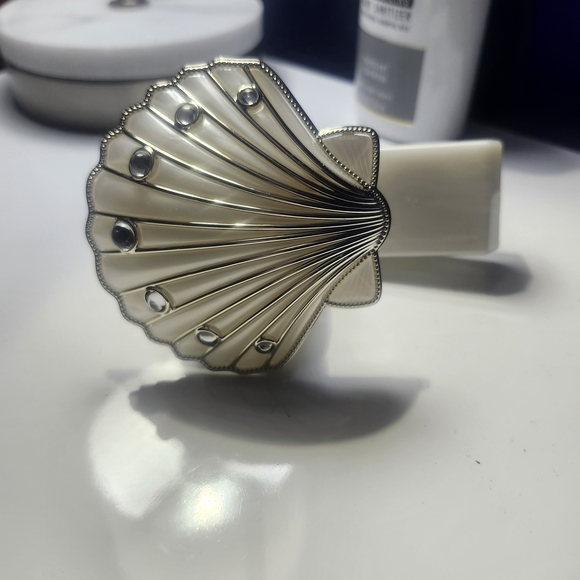 Shell Design Hair Clip with Rhinestones - Picture 1 of 2